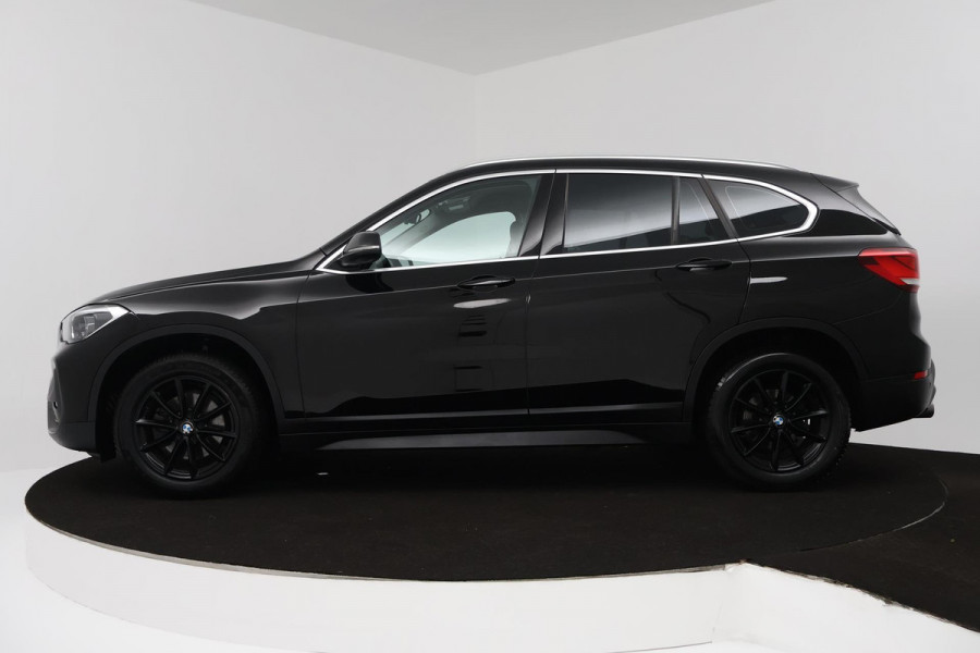BMW X1 SDrive18i Executive Edition Automaat (NAVIGATIE, STOELVERWARMING, LED, PDC, 1e EIGENAAR, GOED ONDERHOUDEN)