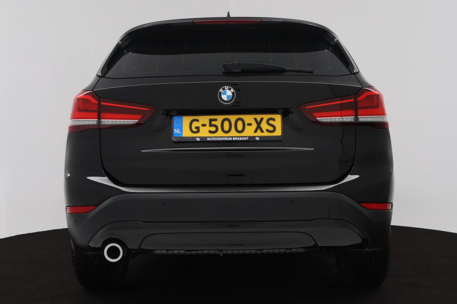 BMW X1 SDrive18i Executive Edition Automaat (NAVIGATIE, STOELVERWARMING, LED, PDC, 1e EIGENAAR, GOED ONDERHOUDEN)