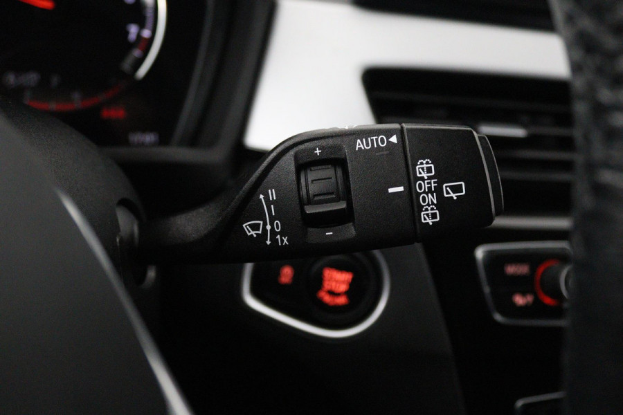 BMW X1 SDrive18i Executive Edition Automaat (NAVIGATIE, STOELVERWARMING, LED, PDC, 1e EIGENAAR, GOED ONDERHOUDEN)