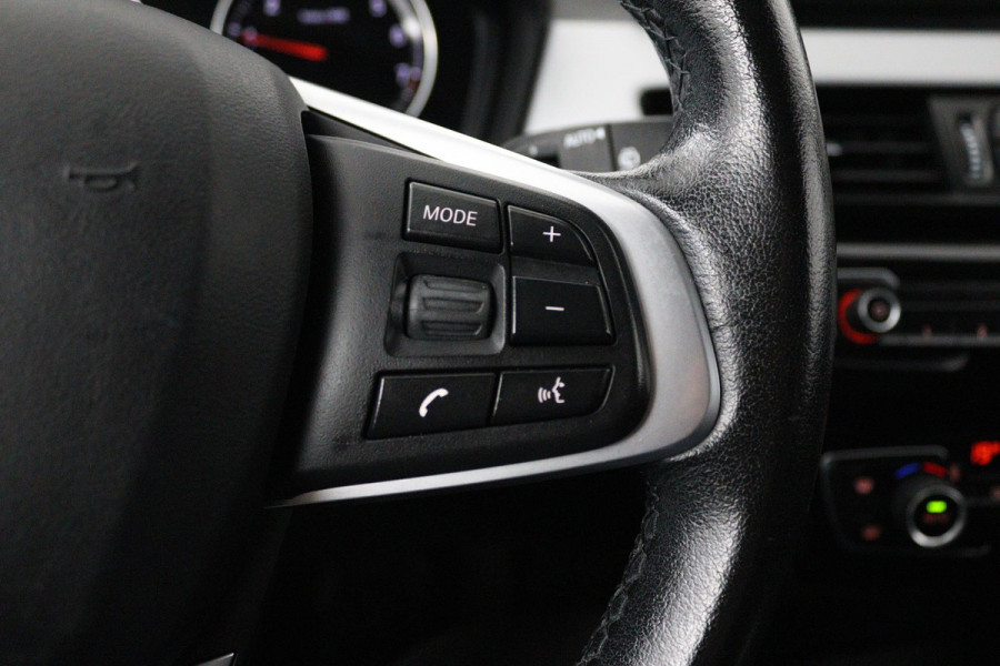 BMW X1 SDrive18i Executive Edition Automaat (NAVIGATIE, STOELVERWARMING, LED, PDC, 1e EIGENAAR, GOED ONDERHOUDEN)
