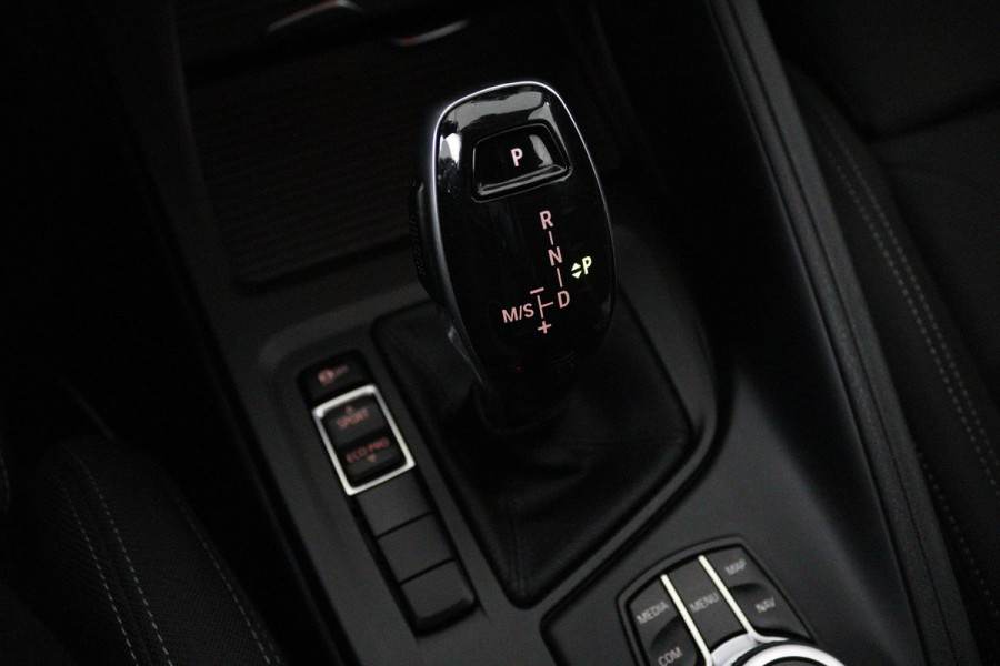 BMW X1 SDrive18i Executive Edition Automaat (NAVIGATIE, STOELVERWARMING, LED, PDC, 1e EIGENAAR, GOED ONDERHOUDEN)