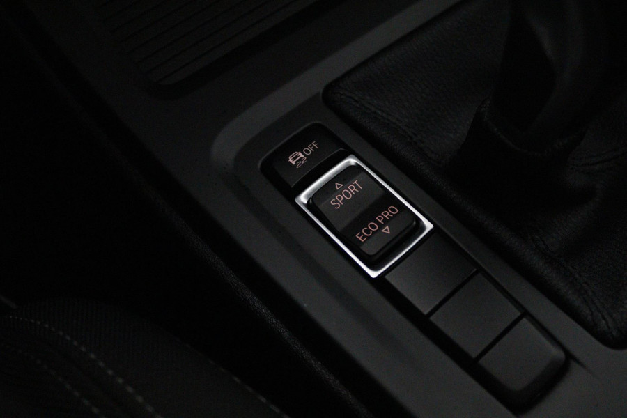 BMW X1 SDrive18i Executive Edition Automaat (NAVIGATIE, STOELVERWARMING, LED, PDC, 1e EIGENAAR, GOED ONDERHOUDEN)