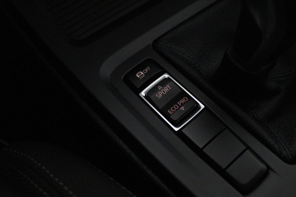 BMW X1 SDrive18i Executive Edition Automaat (NAVIGATIE, STOELVERWARMING, LED, PDC, 1e EIGENAAR, GOED ONDERHOUDEN)
