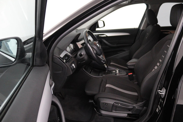BMW X1 SDrive18i Executive Edition Automaat (NAVIGATIE, STOELVERWARMING, LED, PDC, 1e EIGENAAR, GOED ONDERHOUDEN)