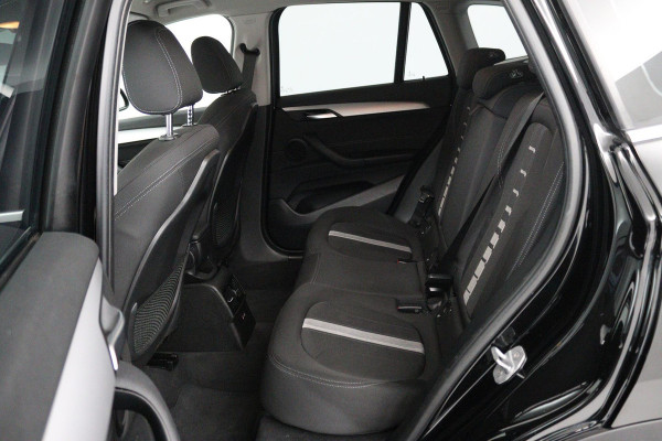 BMW X1 SDrive18i Executive Edition Automaat (NAVIGATIE, STOELVERWARMING, LED, PDC, 1e EIGENAAR, GOED ONDERHOUDEN)