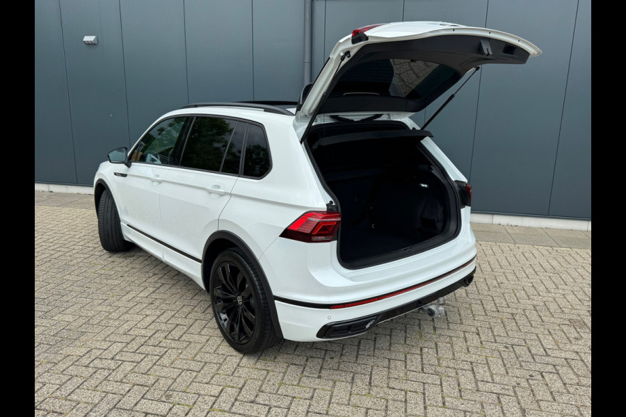 Volkswagen Tiguan 1.5 TSI * R-Line * Panorama * Visueel Cockpit * Trekhaak *