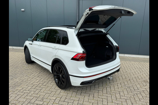 Volkswagen Tiguan 1.5 TSI * R-Line * Panorama * Visueel Cockpit * Trekhaak *