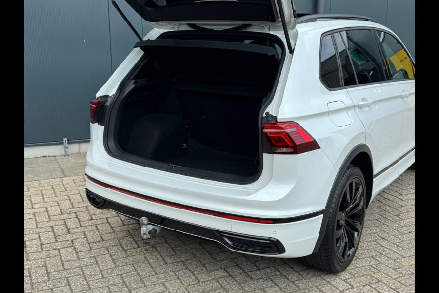 Volkswagen Tiguan 1.5 TSI * R-Line * Panorama * Visueel Cockpit * Trekhaak *