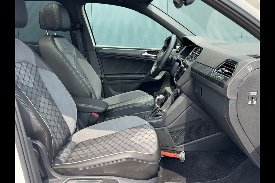 Volkswagen Tiguan 1.5 TSI * R-Line * Panorama * Visueel Cockpit * Trekhaak *