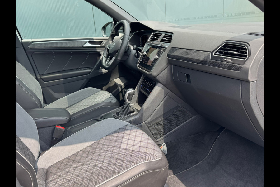 Volkswagen Tiguan 1.5 TSI * R-Line * Panorama * Visueel Cockpit * Trekhaak *