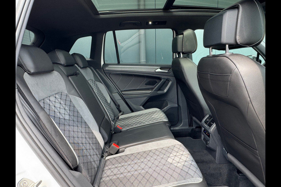 Volkswagen Tiguan 1.5 TSI * R-Line * Panorama * Visueel Cockpit * Trekhaak *