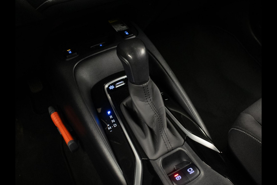 Toyota Corolla Touring Sports 1.2 Turbo Dynamic Sport (APPLE CARPLAY,NAVI,LED,CRUISE,CLIMATE,STOELVERWARMING,TREKHAAK,CAMERA,PDC)