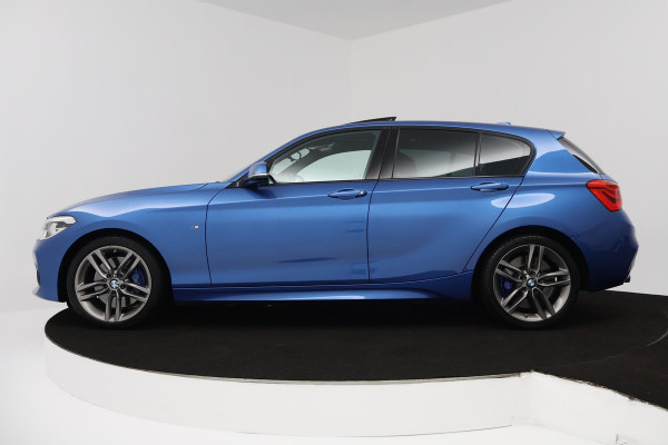 BMW 1-serie 118i High Executive M Sport AUTOMAAT (PANORAMADAK, M-PAKKET, STOELVERWARMING, LED, PARKEERSENSOREN)