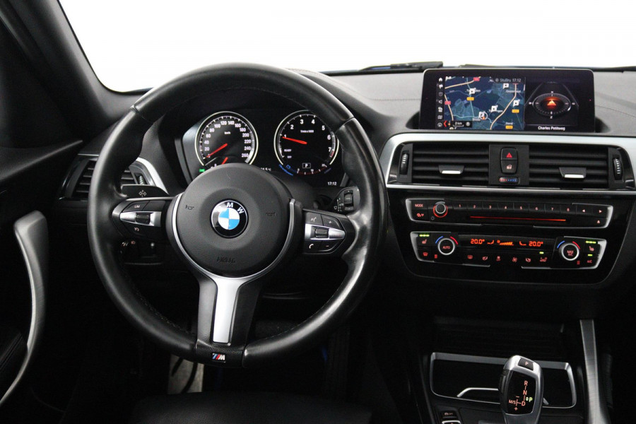 BMW 1-serie 118i High Executive M Sport AUTOMAAT (PANORAMADAK, M-PAKKET, STOELVERWARMING, LED, PARKEERSENSOREN)