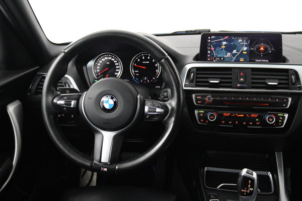 BMW 1-serie 118i High Executive M Sport AUTOMAAT (PANORAMADAK, M-PAKKET, STOELVERWARMING, LED, PARKEERSENSOREN)