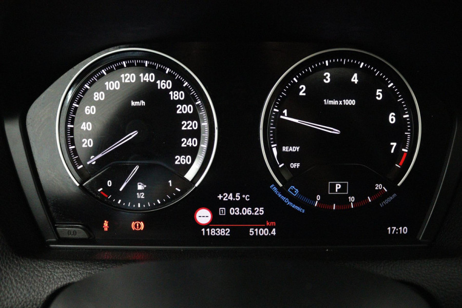 BMW 1-serie 118i High Executive M Sport AUTOMAAT (PANORAMADAK, M-PAKKET, STOELVERWARMING, LED, PARKEERSENSOREN)