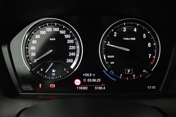 BMW 1-serie 118i High Executive M Sport AUTOMAAT (PANORAMADAK, M-PAKKET, STOELVERWARMING, LED, PARKEERSENSOREN)