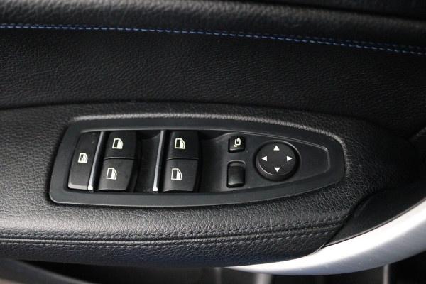 BMW 1-serie 118i High Executive M Sport AUTOMAAT (PANORAMADAK, M-PAKKET, STOELVERWARMING, LED, PARKEERSENSOREN)