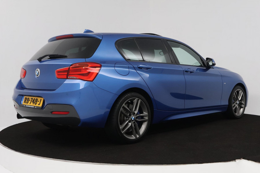 BMW 1-serie 118i High Executive M Sport AUTOMAAT (PANORAMADAK, M-PAKKET, STOELVERWARMING, LED, PARKEERSENSOREN)