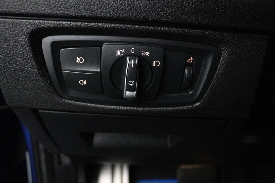BMW 1-serie 118i High Executive M Sport AUTOMAAT (PANORAMADAK, M-PAKKET, STOELVERWARMING, LED, PARKEERSENSOREN)