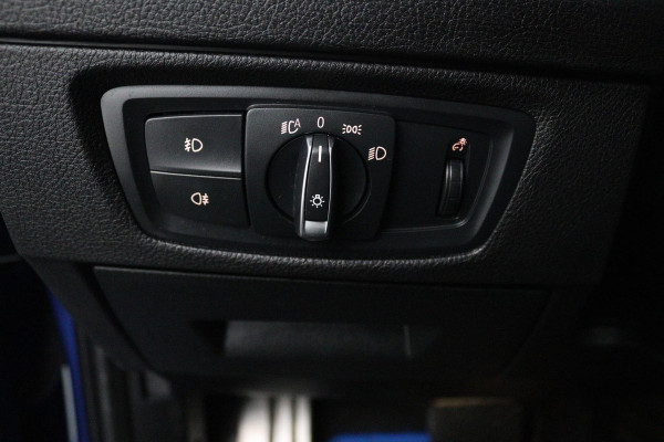 BMW 1-serie 118i High Executive M Sport AUTOMAAT (PANORAMADAK, M-PAKKET, STOELVERWARMING, LED, PARKEERSENSOREN)