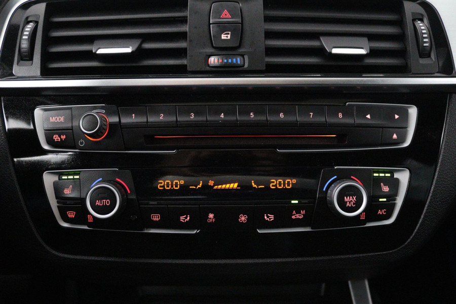 BMW 1-serie 118i High Executive M Sport AUTOMAAT (PANORAMADAK, M-PAKKET, STOELVERWARMING, LED, PARKEERSENSOREN)