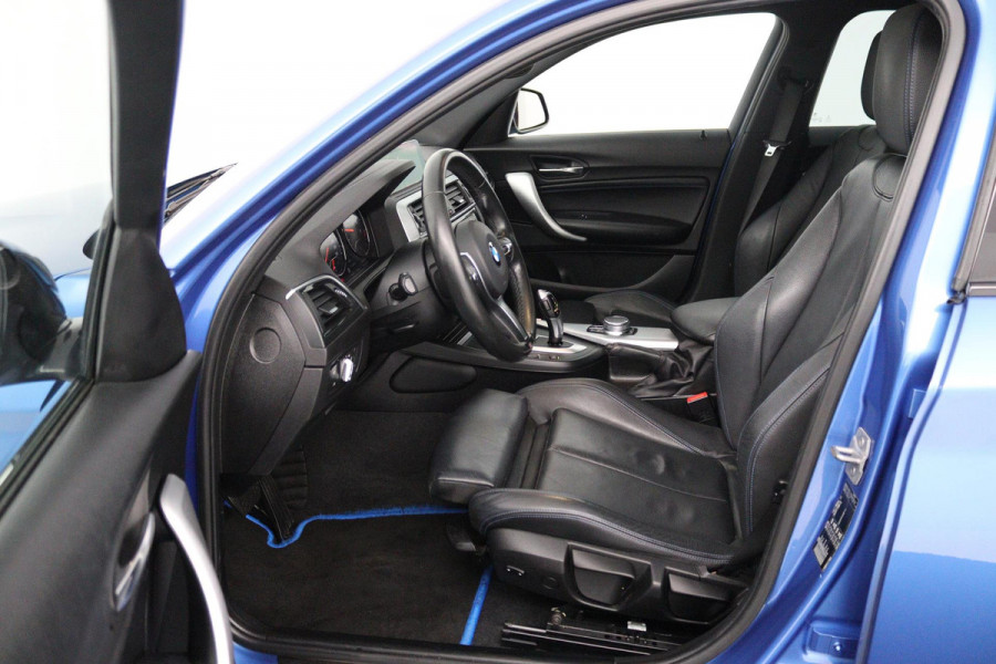 BMW 1-serie 118i High Executive M Sport AUTOMAAT (PANORAMADAK, M-PAKKET, STOELVERWARMING, LED, PARKEERSENSOREN)