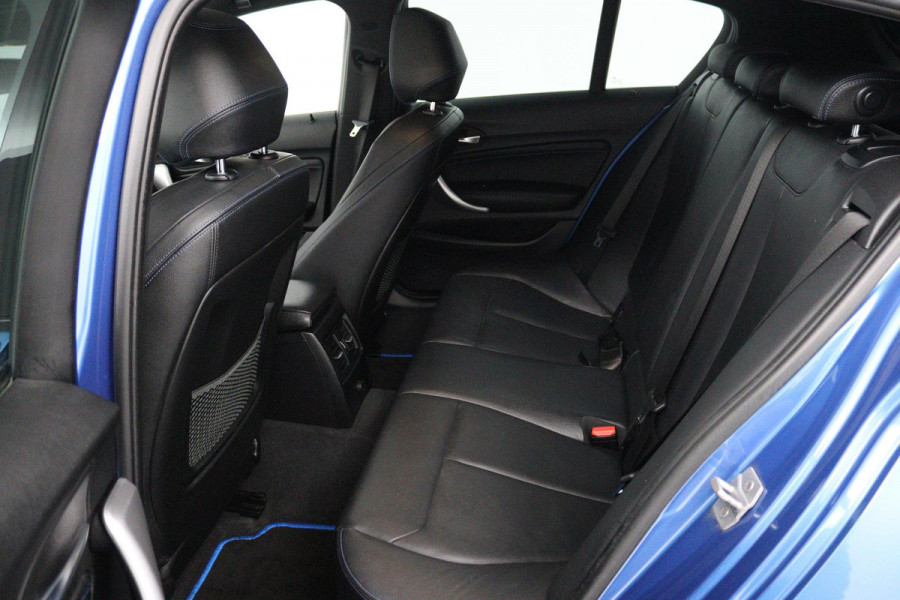 BMW 1-serie 118i High Executive M Sport AUTOMAAT (PANORAMADAK, M-PAKKET, STOELVERWARMING, LED, PARKEERSENSOREN)