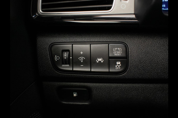 Kia Niro 1.6 GDi Hybrid Edition Sport (SCHUIFDAK,APPLE CARPLAY,NAVI,STOELVERWARMING,CAMERA,CRUISE,CLIMATE,PDC,NETTESTAAT)