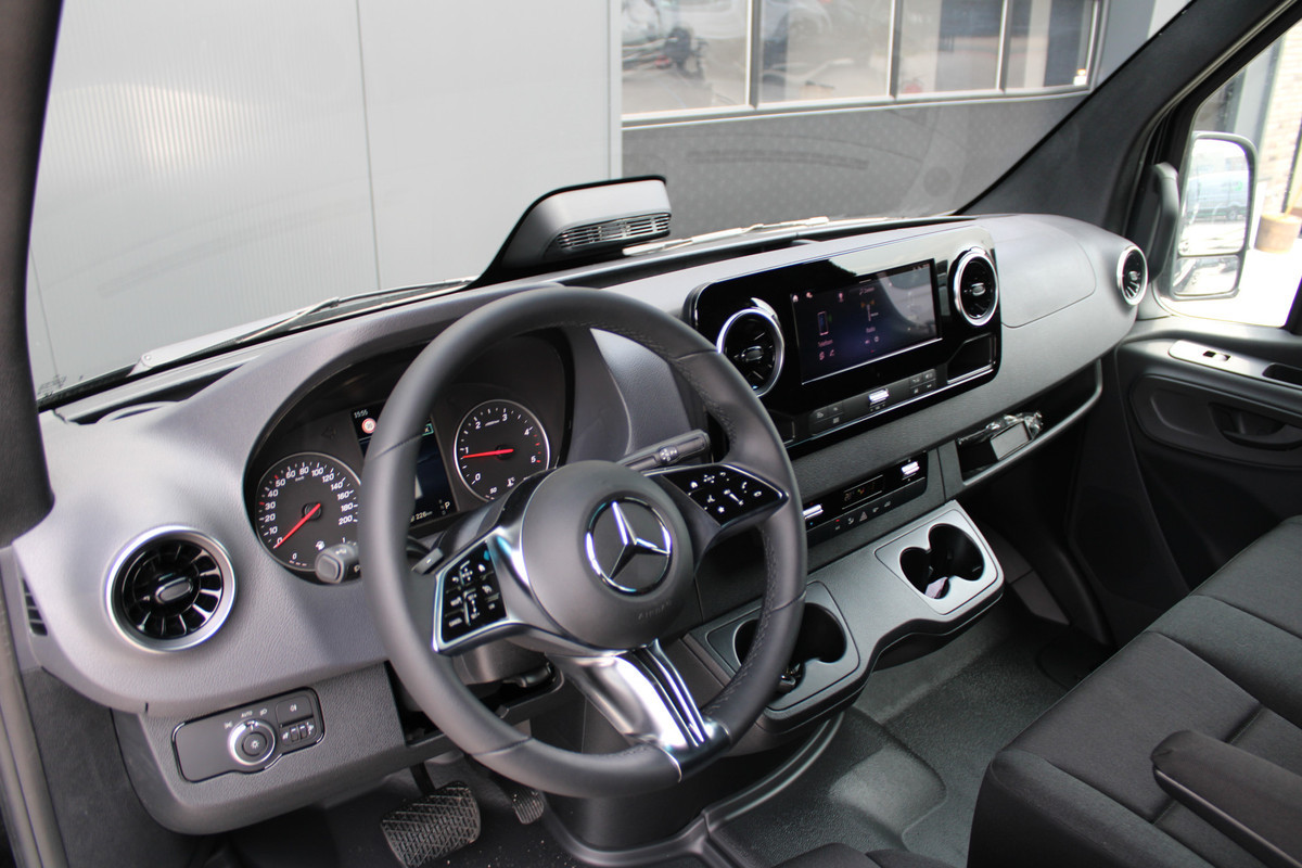 Mercedes-Benz Sprinter 317CDI L2H2 Pro - Mbux 10 - 3.5t Trekhaak - Betimmering - Camera - Carplay - Bind spot - Cruise - Smartphone integratie - Rijkla Mercedes-Benz Sprinter 317CDI L2H2 Pro - Mbux 10 - 3.5t Trekhaak - Betimmering - Camera - Carplay - Bind spot - Cruise - Smartphone integratie - Rijkla