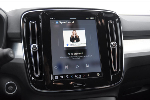 Volvo XC40 B4 211PK Automaat Plus Dark / Adaptieve cruise control / Keyless entry / Elektrische stoelen / Trekhaak / Elektrische achterklep / Stoel en stuurwielverwarming / Harman kardon audio / BLIS /