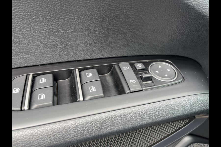 Kia e-Soul ExecutiveLine 64 kWh | Zeer Luxe | HUD | Stoelverwarming/Stoelverkoeling | Elektr. Stoelen | Lane Assist | Premium Sound |