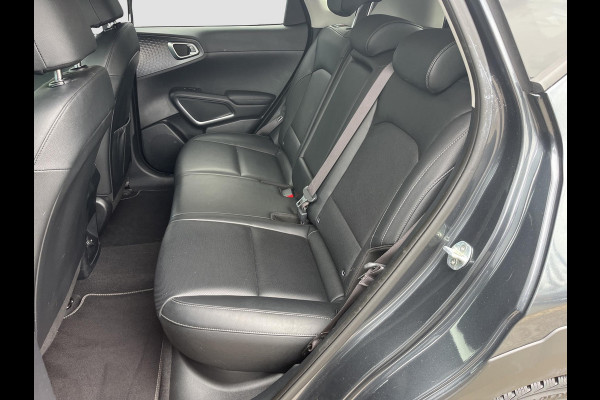 Kia e-Soul ExecutiveLine 64 kWh | Zeer Luxe | HUD | Stoelverwarming/Stoelverkoeling | Elektr. Stoelen | Lane Assist | Premium Sound |