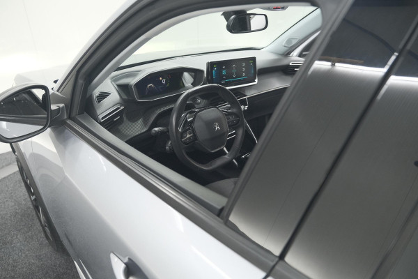 Peugeot e-2008 EV Allure Pack 50 kWh | 3 Fase Laadfunctie | Camera | Navigatie | Parkeersensoren | Apple Carplay