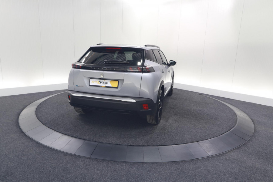Peugeot e-2008 EV Allure Pack 50 kWh | 3 Fase Laadfunctie | Camera | Navigatie | Parkeersensoren | Apple Carplay