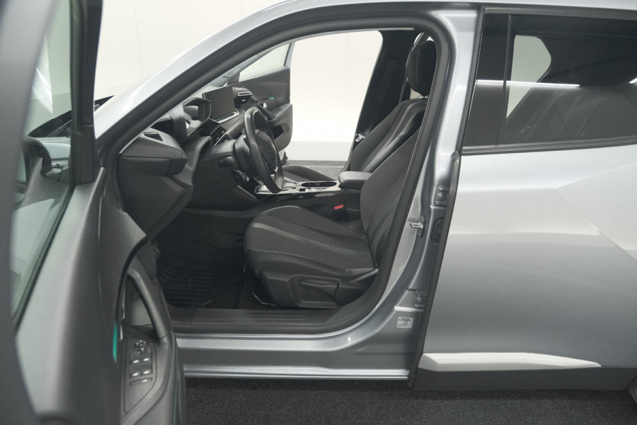 Peugeot e-2008 EV Allure Pack 50 kWh | 3 Fase Laadfunctie | Camera | Navigatie | Parkeersensoren | Apple Carplay