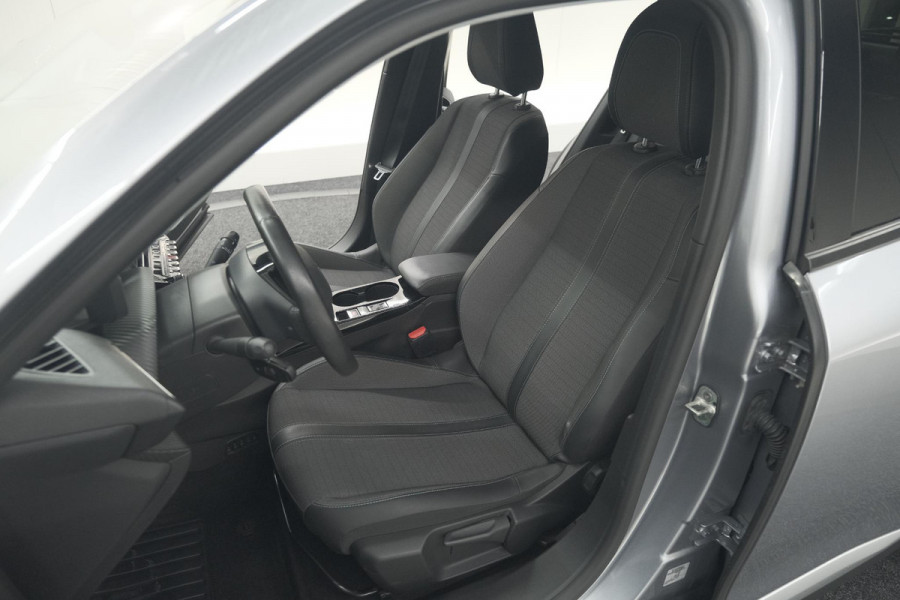 Peugeot e-2008 EV Allure Pack 50 kWh | 3 Fase Laadfunctie | Camera | Navigatie | Parkeersensoren | Apple Carplay