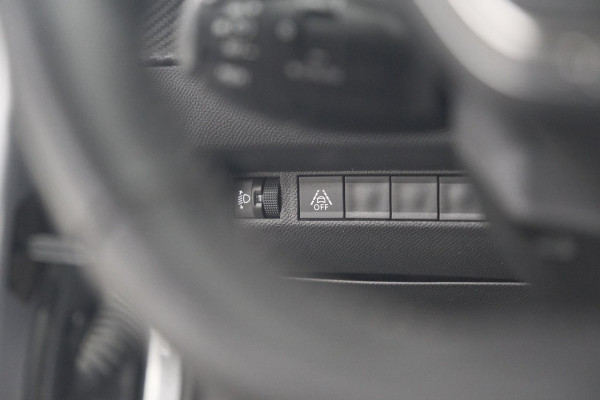 Peugeot e-2008 EV Allure Pack 50 kWh | 3 Fase Laadfunctie | Camera | Navigatie | Parkeersensoren | Apple Carplay