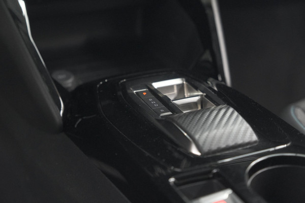 Peugeot e-2008 EV Allure Pack 50 kWh | 3 Fase Laadfunctie | Camera | Navigatie | Parkeersensoren | Apple Carplay