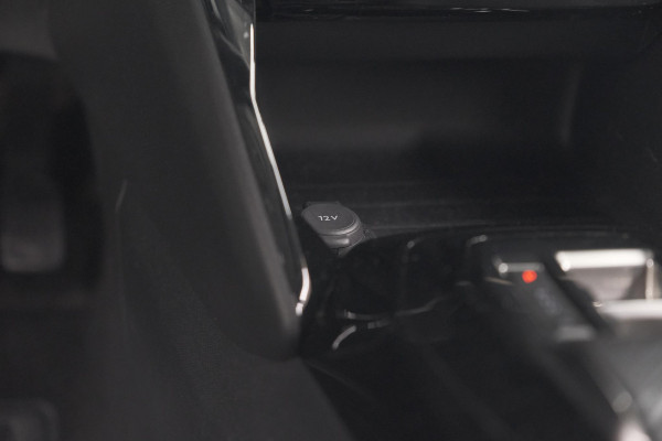 Peugeot e-2008 EV Allure Pack 50 kWh | 3 Fase Laadfunctie | Camera | Navigatie | Parkeersensoren | Apple Carplay