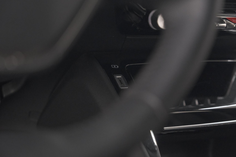 Peugeot e-2008 EV Allure Pack 50 kWh | 3 Fase Laadfunctie | Camera | Navigatie | Parkeersensoren | Apple Carplay