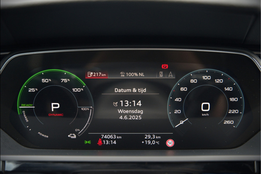 Audi e-tron e-tron 50 quattro Launch edition plus 71 kWh | Black Edition | Panoramadak | Memory Seats | Camera | Luchtvering | Adaptive Cruise Control | Keyless | Matrix LED | Leder | Stoelverwarming | NAP |