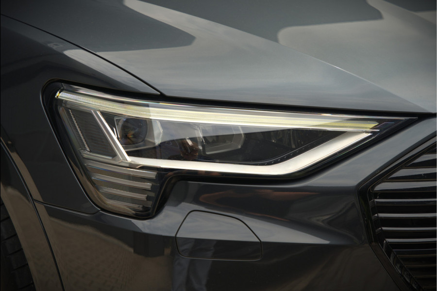 Audi e-tron e-tron 50 quattro Launch edition plus 71 kWh | Black Edition | Panoramadak | Memory Seats | Camera | Luchtvering | Adaptive Cruise Control | Keyless | Matrix LED | Leder | Stoelverwarming | NAP |
