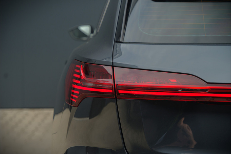 Audi e-tron e-tron 50 quattro Launch edition plus 71 kWh | Black Edition | Panoramadak | Memory Seats | Camera | Luchtvering | Adaptive Cruise Control | Keyless | Matrix LED | Leder | Stoelverwarming | NAP |