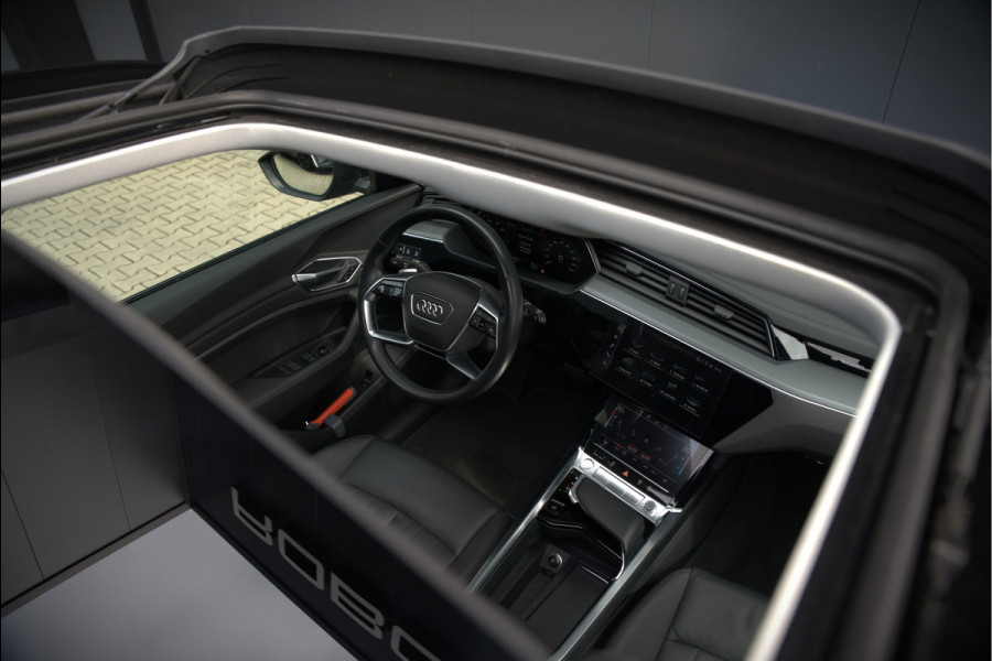 Audi e-tron e-tron 50 quattro Launch edition plus 71 kWh | Black Edition | Panoramadak | Memory Seats | Camera | Luchtvering | Adaptive Cruise Control | Keyless | Matrix LED | Leder | Stoelverwarming | NAP |
