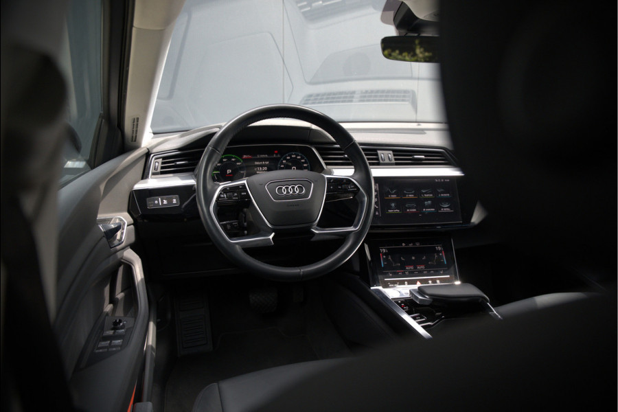 Audi e-tron e-tron 50 quattro Launch edition plus 71 kWh | Black Edition | Panoramadak | Memory Seats | Camera | Luchtvering | Adaptive Cruise Control | Keyless | Matrix LED | Leder | Stoelverwarming | NAP |