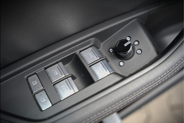 Audi e-tron e-tron 50 quattro Launch edition plus 71 kWh | Black Edition | Panoramadak | Memory Seats | Camera | Luchtvering | Adaptive Cruise Control | Keyless | Matrix LED | Leder | Stoelverwarming | NAP |