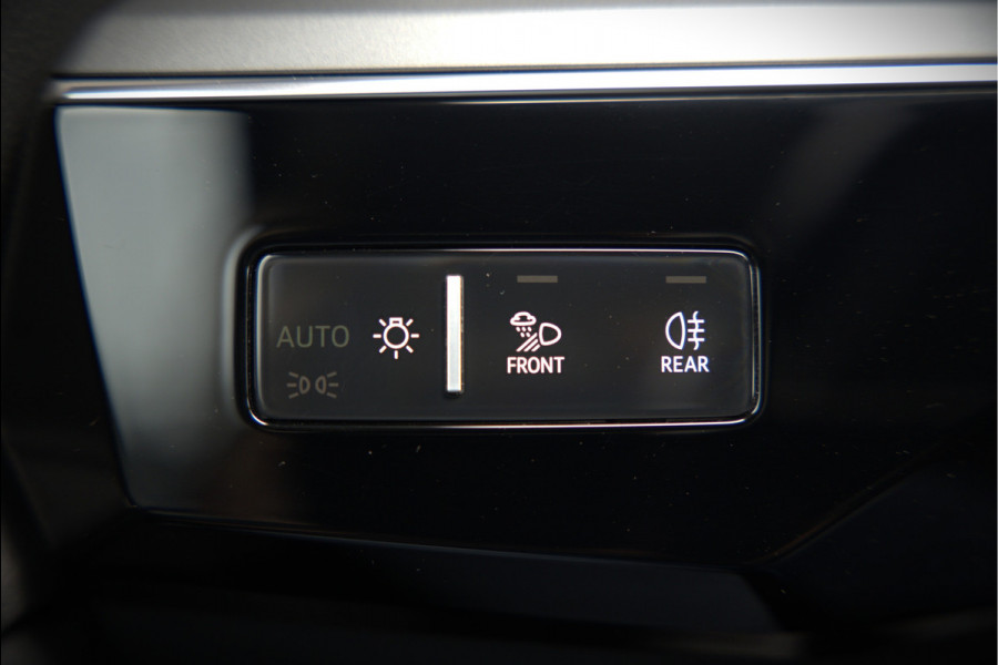 Audi e-tron e-tron 50 quattro Launch edition plus 71 kWh | Black Edition | Panoramadak | Memory Seats | Camera | Luchtvering | Adaptive Cruise Control | Keyless | Matrix LED | Leder | Stoelverwarming | NAP |