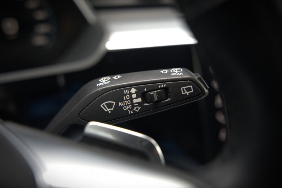 Audi e-tron e-tron 50 quattro Launch edition plus 71 kWh | Black Edition | Panoramadak | Memory Seats | Camera | Luchtvering | Adaptive Cruise Control | Keyless | Matrix LED | Leder | Stoelverwarming | NAP |