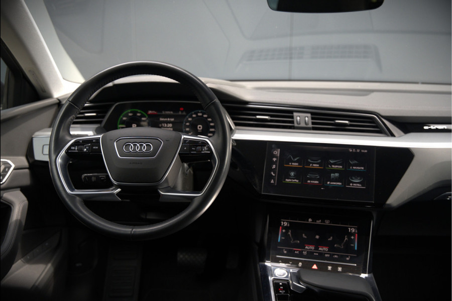 Audi e-tron e-tron 50 quattro Launch edition plus 71 kWh | Black Edition | Panoramadak | Memory Seats | Camera | Luchtvering | Adaptive Cruise Control | Keyless | Matrix LED | Leder | Stoelverwarming | NAP |